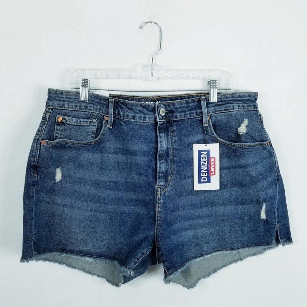 NWT Levi’s denim shorts